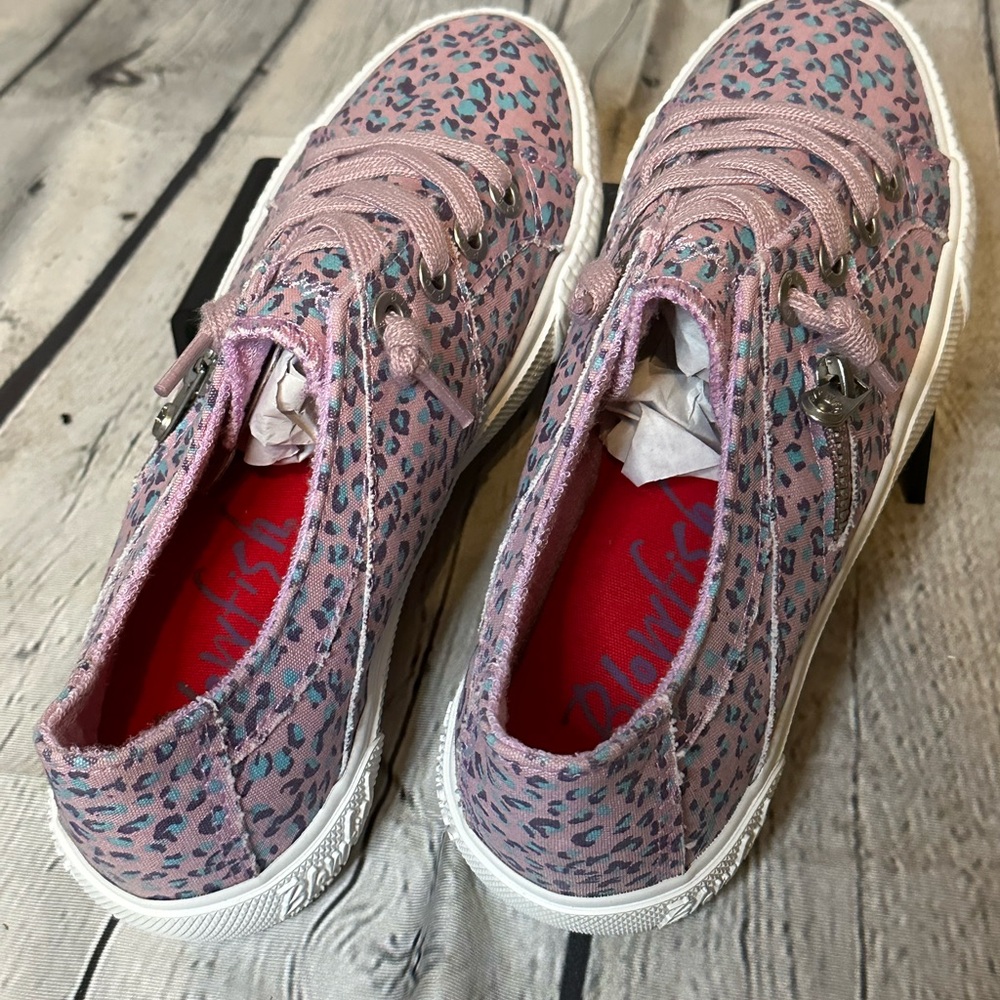 🌸NEW🌸 Blowfish Kids Canvas Sneakers - Picture 3 of 5